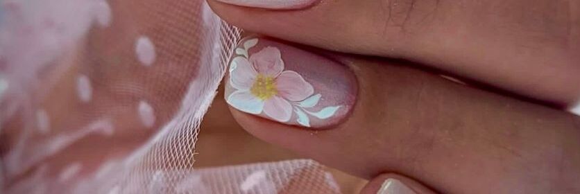 Japanische Nail Art mit Sakura Design